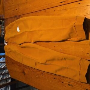 Nwt  Nike standard fit boys joggers sz l rust